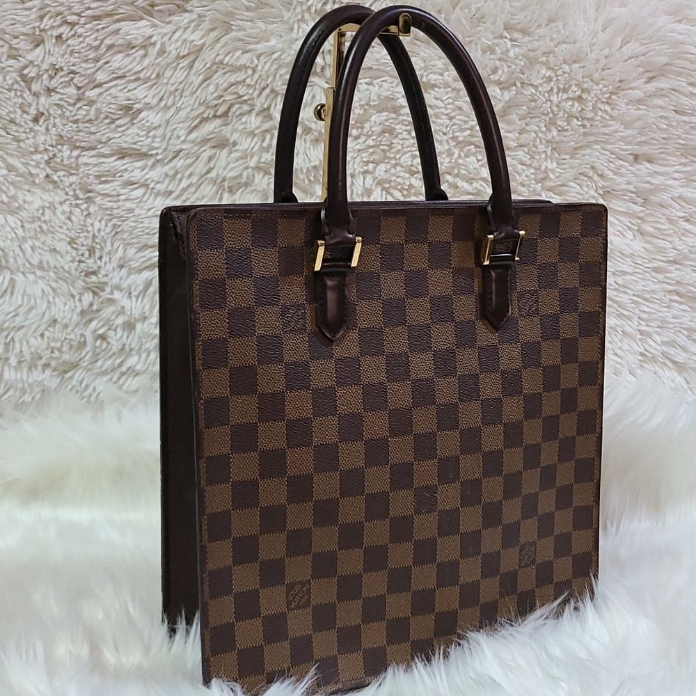 💯 Authentic Louis Vuitton DE Handbag 🍀